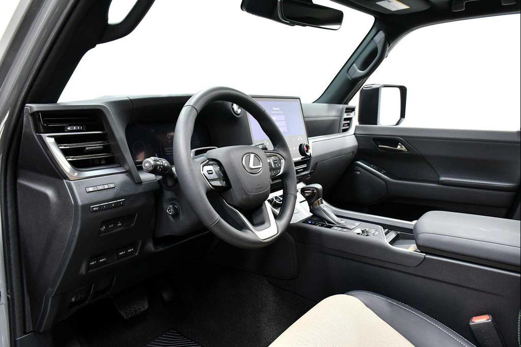used 2025 Lexus GX 550 car, priced at $101,998