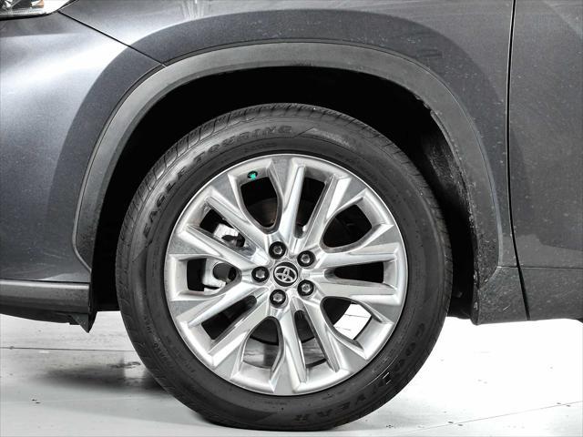 used 2024 Toyota Highlander car, priced at $47,998
