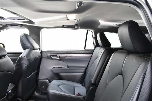 used 2024 Toyota Highlander car, priced at $47,998