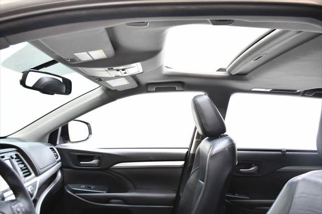 used 2016 Toyota Highlander car, priced at $18,488