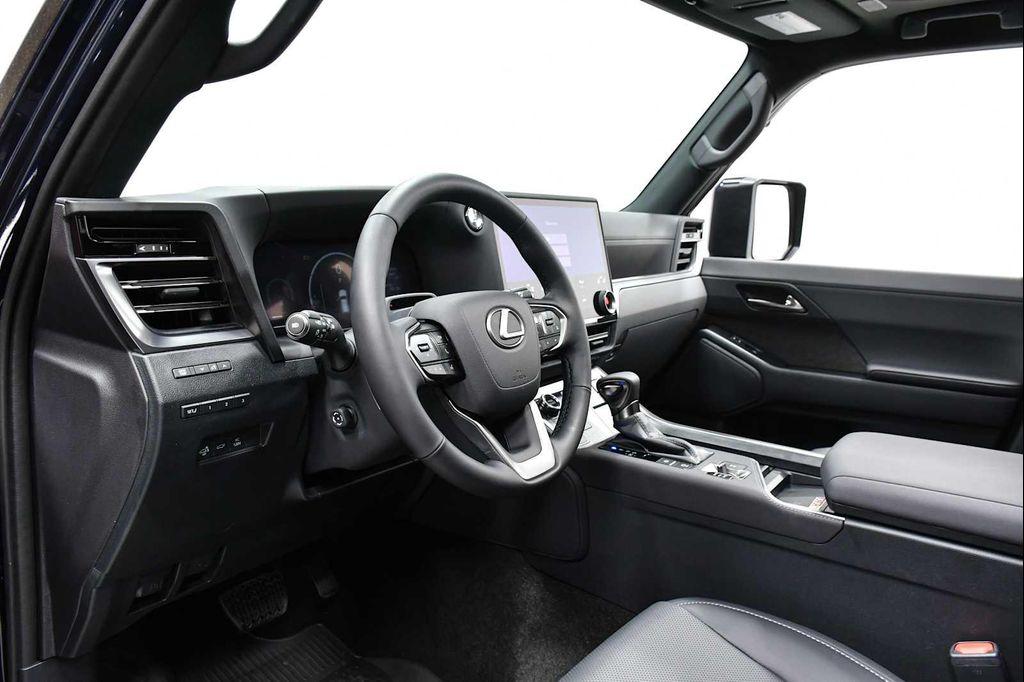 used 2025 Lexus GX 550 car, priced at $93,998
