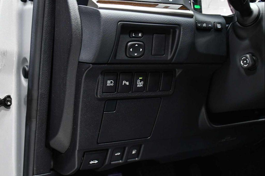 used 2016 Lexus ES 300h car, priced at $25,998