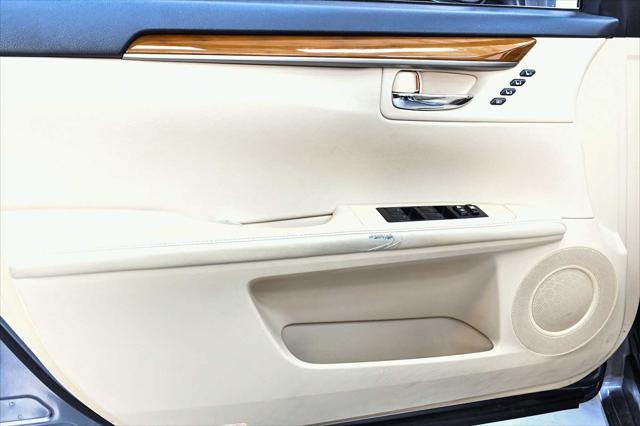 used 2013 Lexus ES 300h car, priced at $19,998