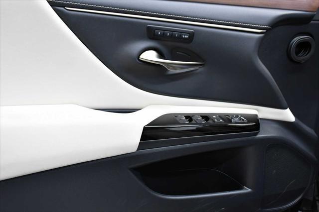 used 2023 Lexus ES 300h car, priced at $49,998