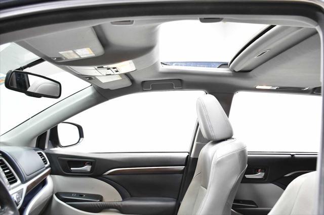 used 2015 Toyota Highlander car, priced at $20,998