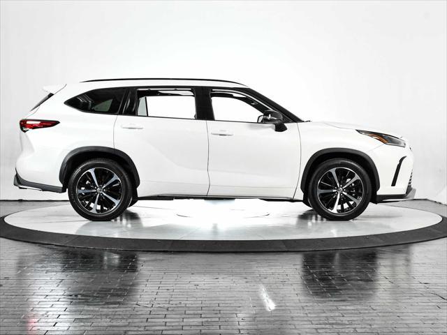 used 2021 Toyota Highlander car, priced at $32,998