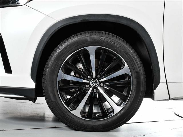 used 2021 Toyota Highlander car, priced at $32,998