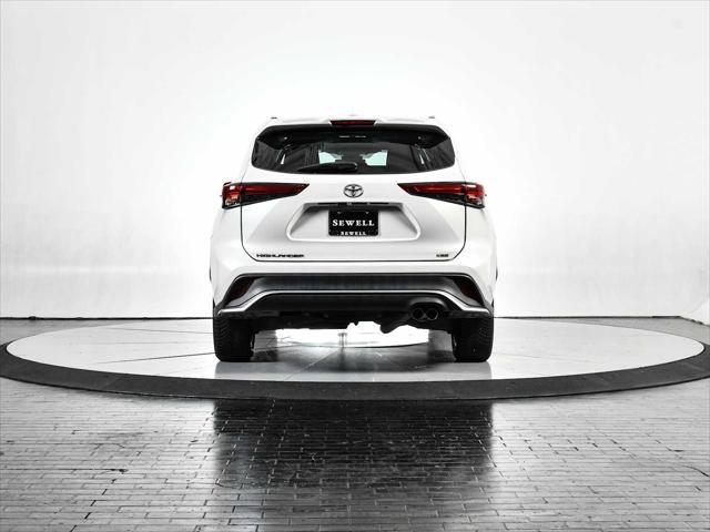 used 2021 Toyota Highlander car, priced at $32,998