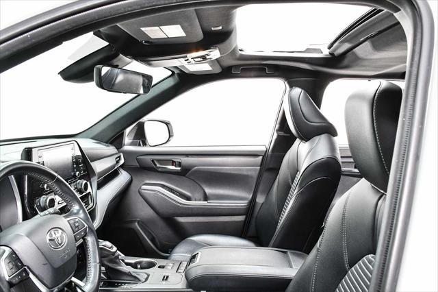 used 2021 Toyota Highlander car, priced at $32,998