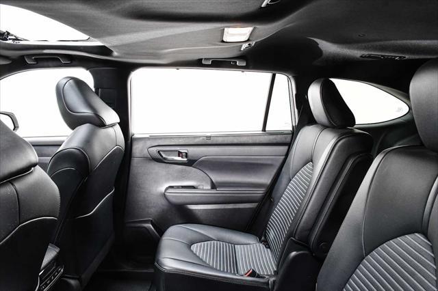 used 2021 Toyota Highlander car, priced at $32,998