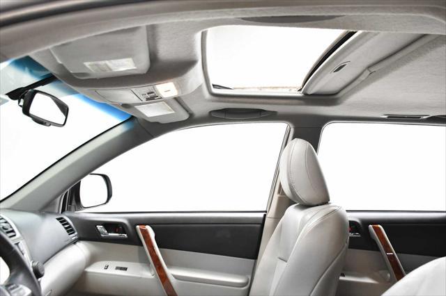 used 2013 Toyota Highlander car, priced at $17,998