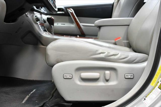 used 2013 Toyota Highlander car, priced at $17,998
