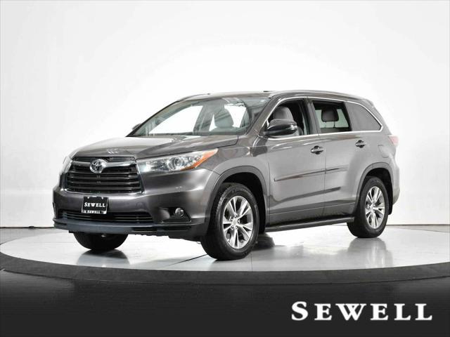 used 2015 Toyota Highlander car, priced at $22,988