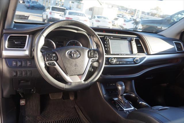 used 2019 Toyota Highlander car, priced at $29,388