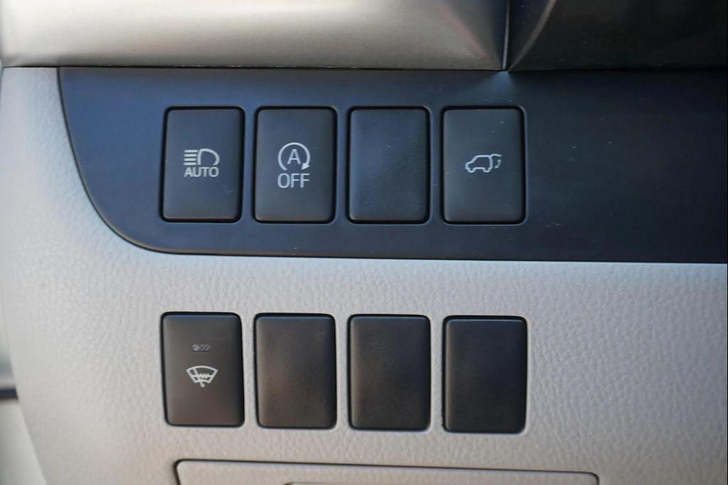 used 2018 Toyota Highlander car, priced at $26,244