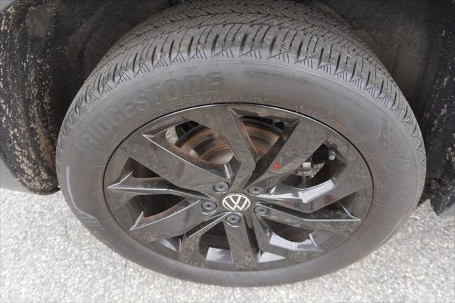 used 2023 Volkswagen Taos car