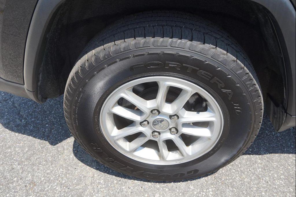 used 2020 Jeep Grand Cherokee car, priced at $22,147