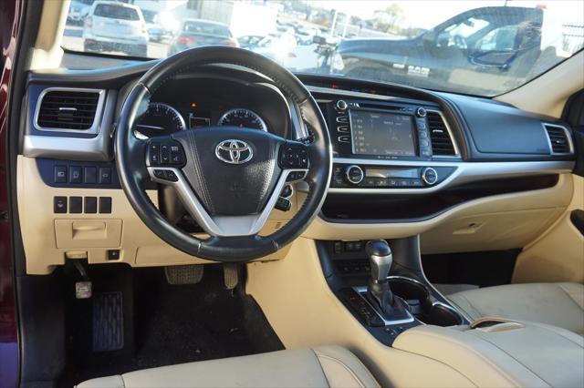 used 2018 Toyota Highlander car, priced at $25,048