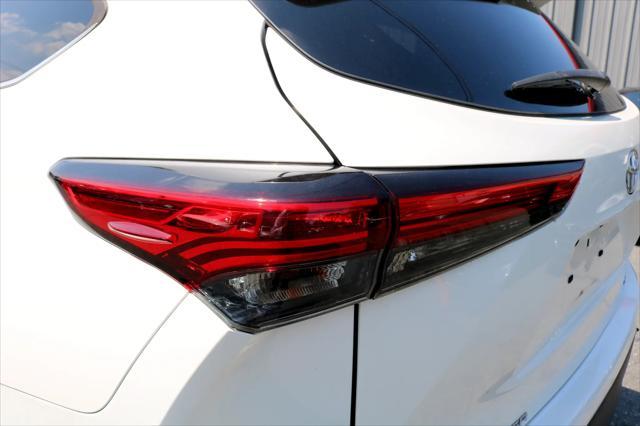 used 2021 Toyota Highlander car, priced at $30,777