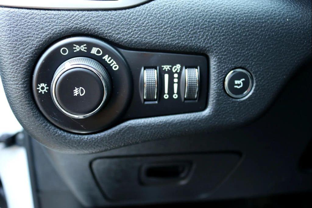 used 2020 Jeep Cherokee car, priced at $15,777