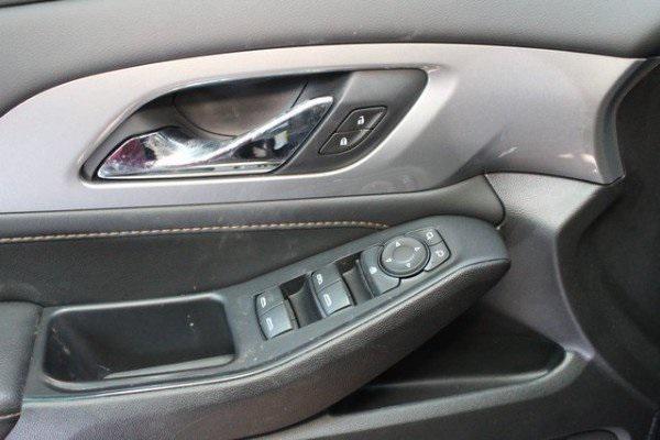 used 2021 Chevrolet Traverse car, priced at $31,900
