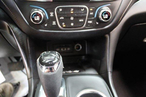 used 2021 Chevrolet Equinox car, priced at $21,900