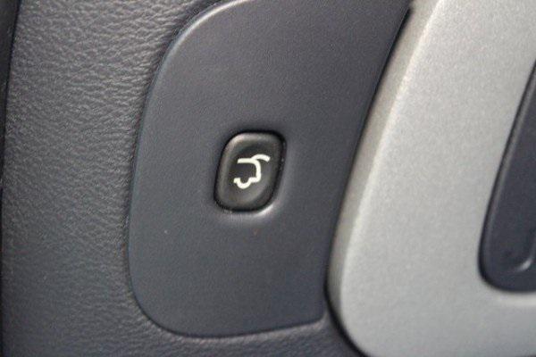 used 2015 Jeep Cherokee car, priced at $15,900