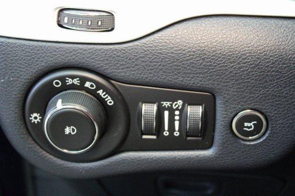 used 2015 Jeep Cherokee car, priced at $15,900