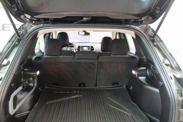 used 2015 Jeep Cherokee car, priced at $9,900