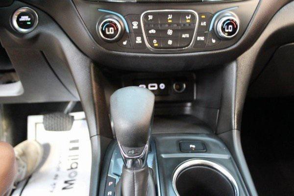 used 2022 Chevrolet Equinox car, priced at $23,900