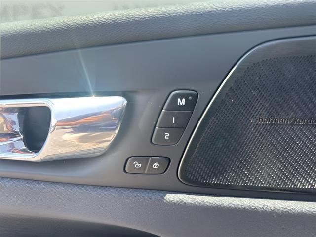used 2019 Volvo XC60 car, priced at $22,425