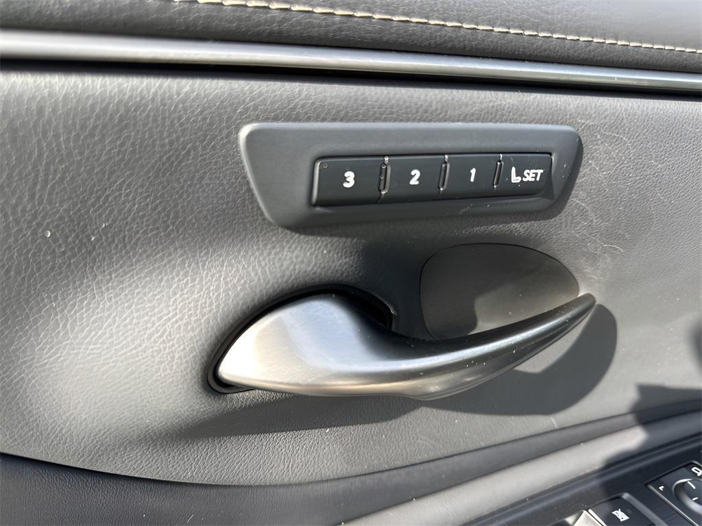 used 2021 Lexus ES 300h car, priced at $29,890