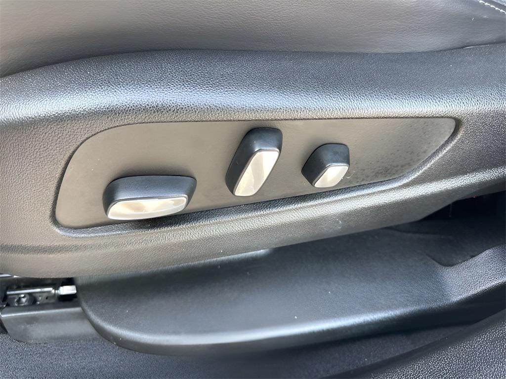 used 2023 Cadillac XT5 car, priced at $27,995