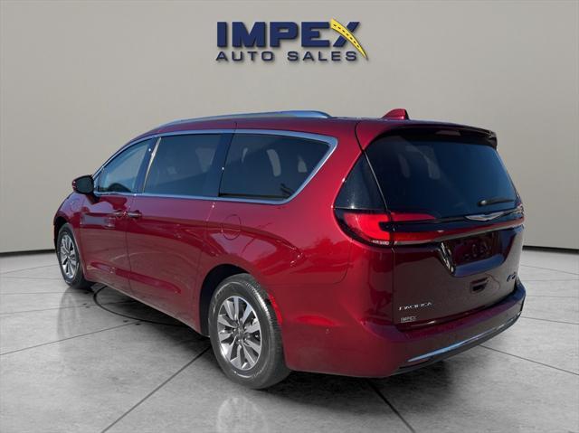 used 2021 Chrysler Pacifica Hybrid car, priced at $24,900