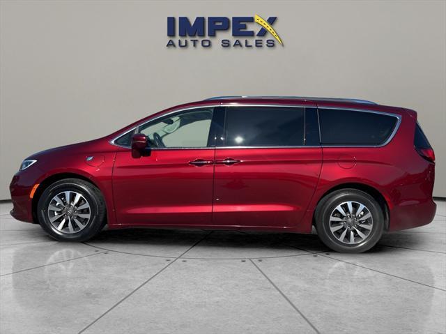 used 2021 Chrysler Pacifica Hybrid car, priced at $24,900