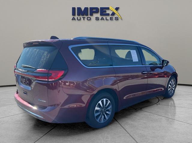 used 2021 Chrysler Pacifica Hybrid car, priced at $24,900