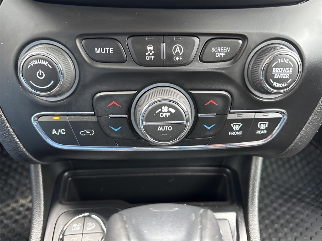 used 2019 Jeep Cherokee car