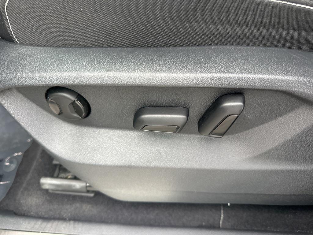 used 2025 Volkswagen Atlas car, priced at $33,250