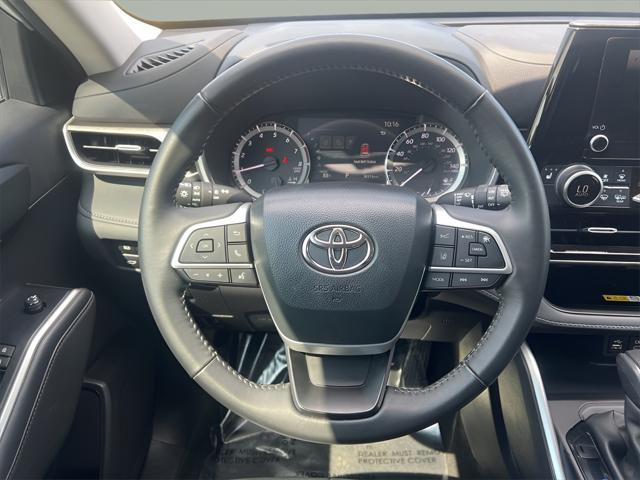 used 2023 Toyota Highlander car, priced at $37,300