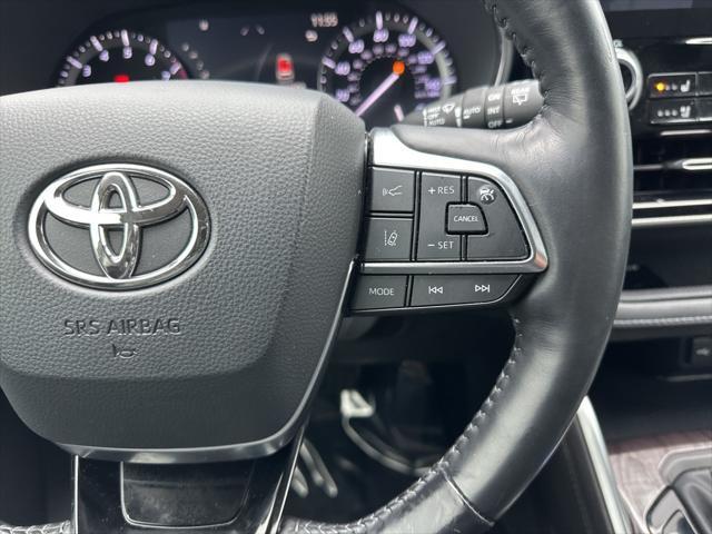 used 2021 Toyota Highlander car, priced at $34,260