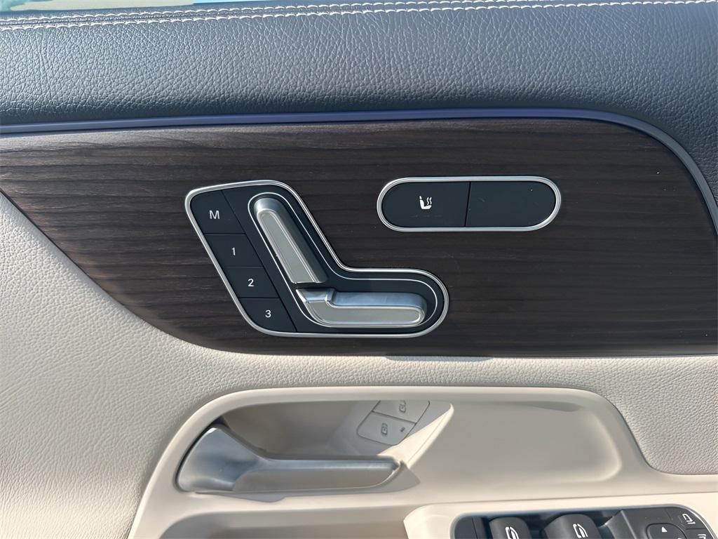 used 2025 Mercedes-Benz GLA 250 car, priced at $33,860