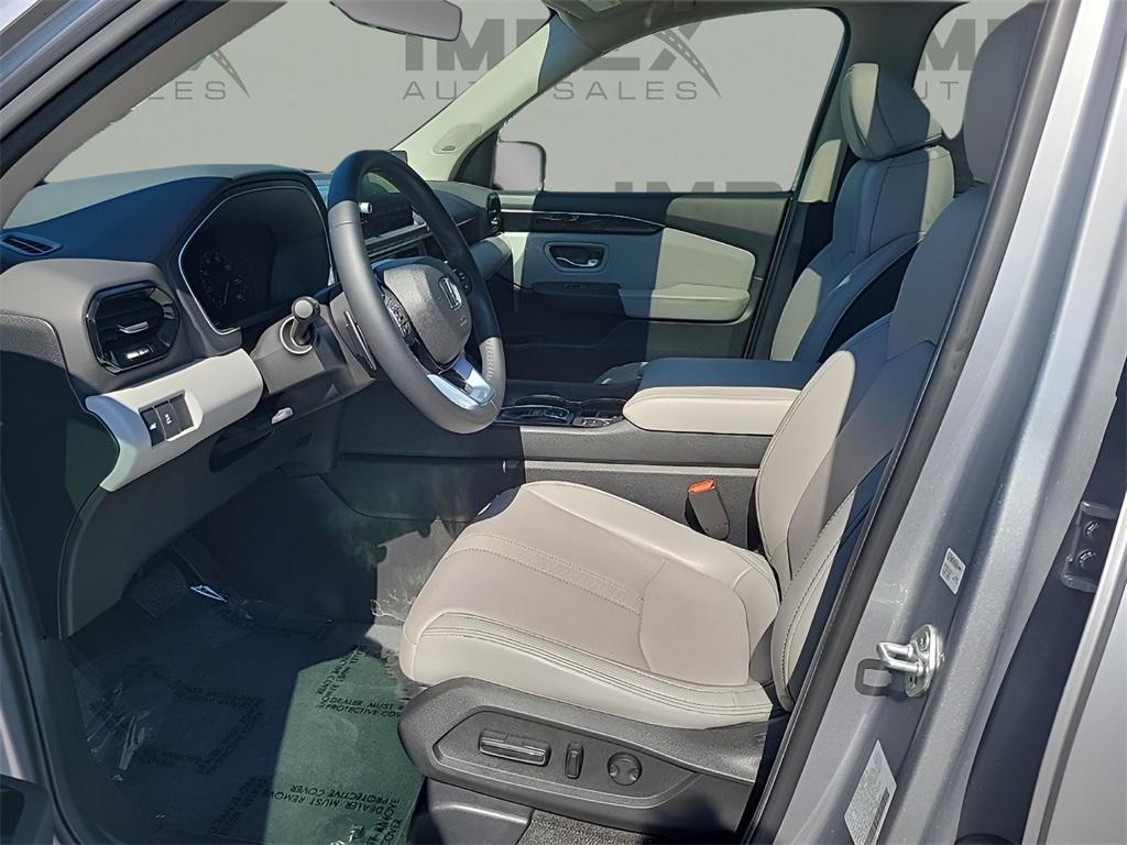 used 2024 Honda Pilot car, priced at $40,995
