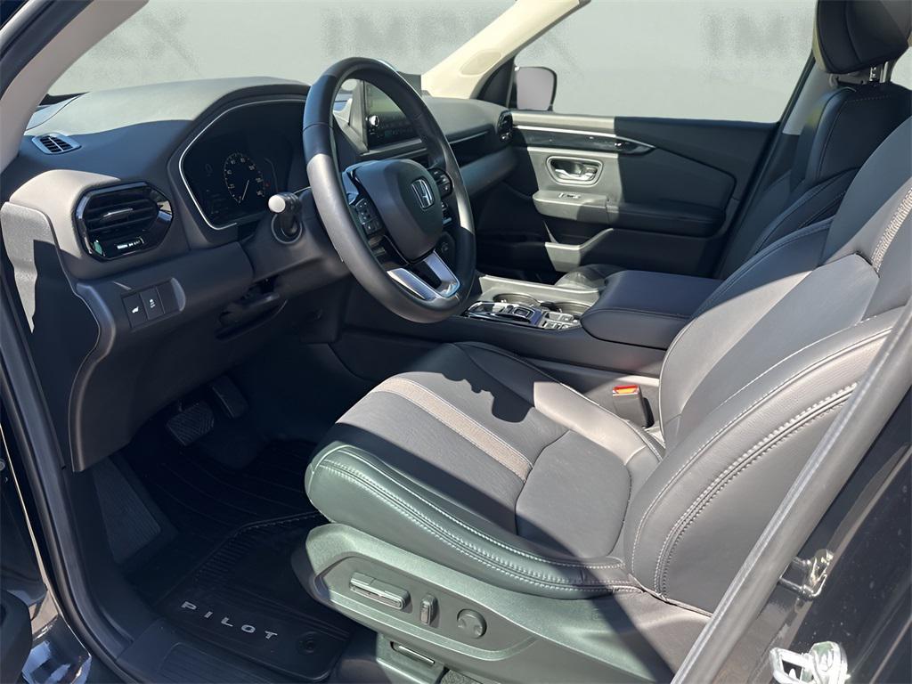 used 2025 Honda Pilot car, priced at $40,350