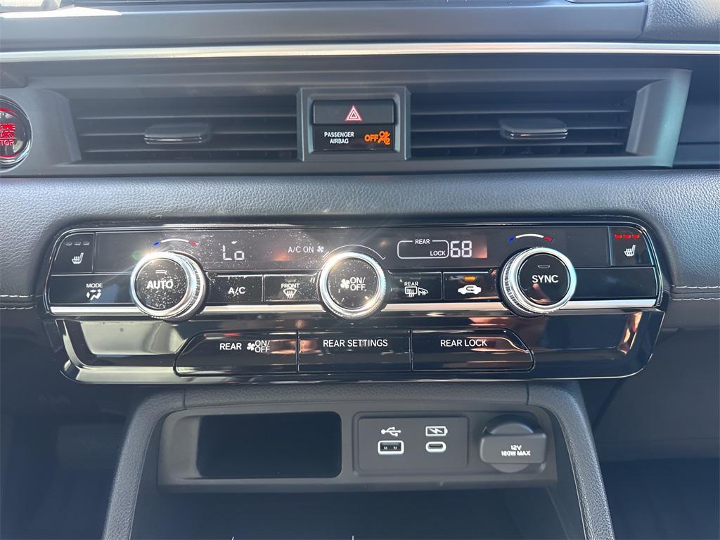 used 2025 Honda Pilot car, priced at $40,350