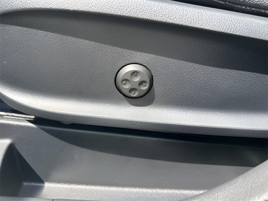 used 2025 Mercedes-Benz GLA 250 car, priced at $33,900