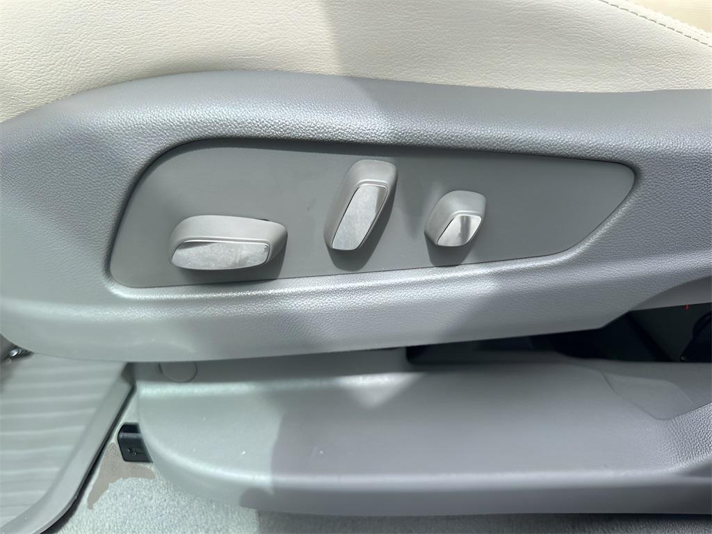 used 2024 Cadillac XT5 car, priced at $37,500