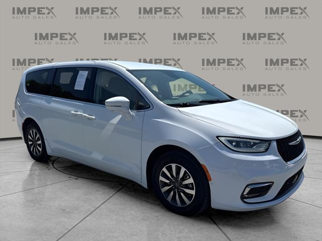 used 2022 Chrysler Pacifica Hybrid car, priced at $22,890