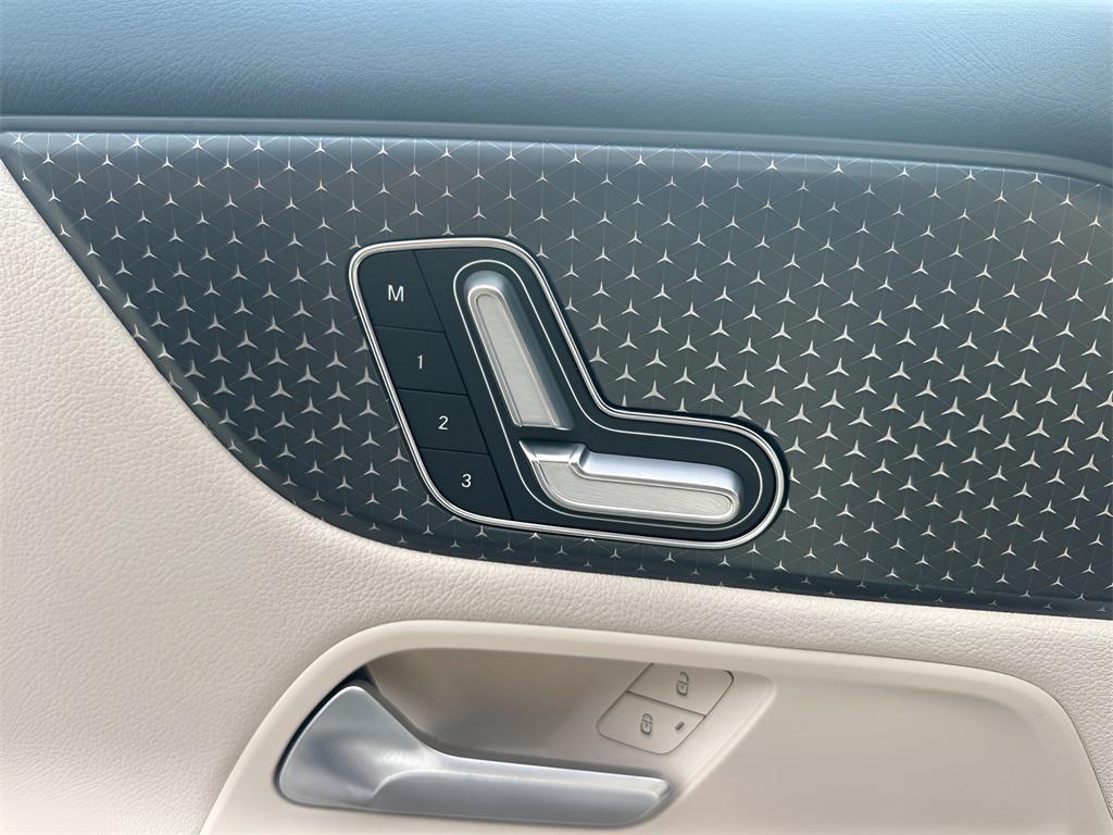 used 2025 Mercedes-Benz GLA 250 car, priced at $33,650