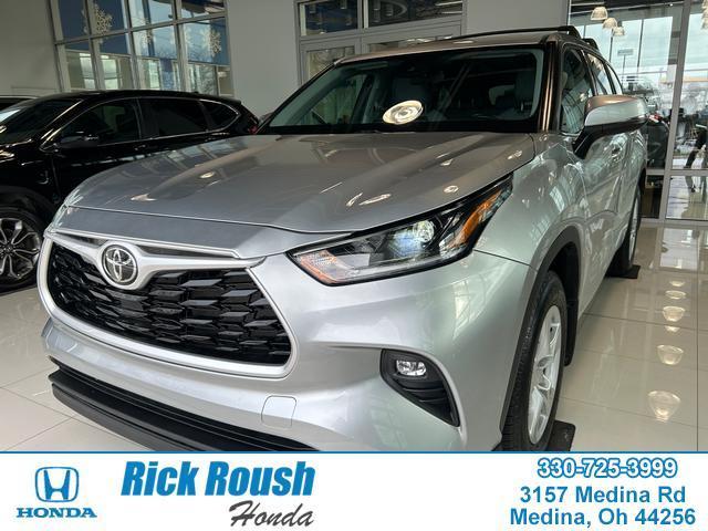 used 2021 Toyota Highlander car, priced at $31,495