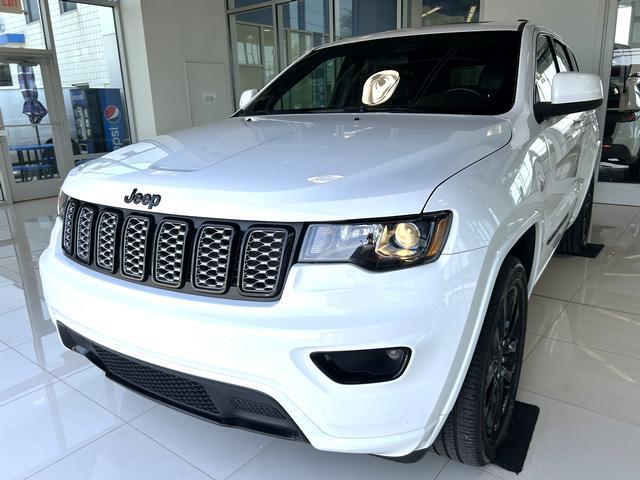 used 2021 Jeep Grand Cherokee car, priced at $27,995